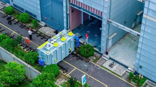 【人民日报】110千伏可调容量高压电抗器顺利就位 电网装上“智能稳压器”